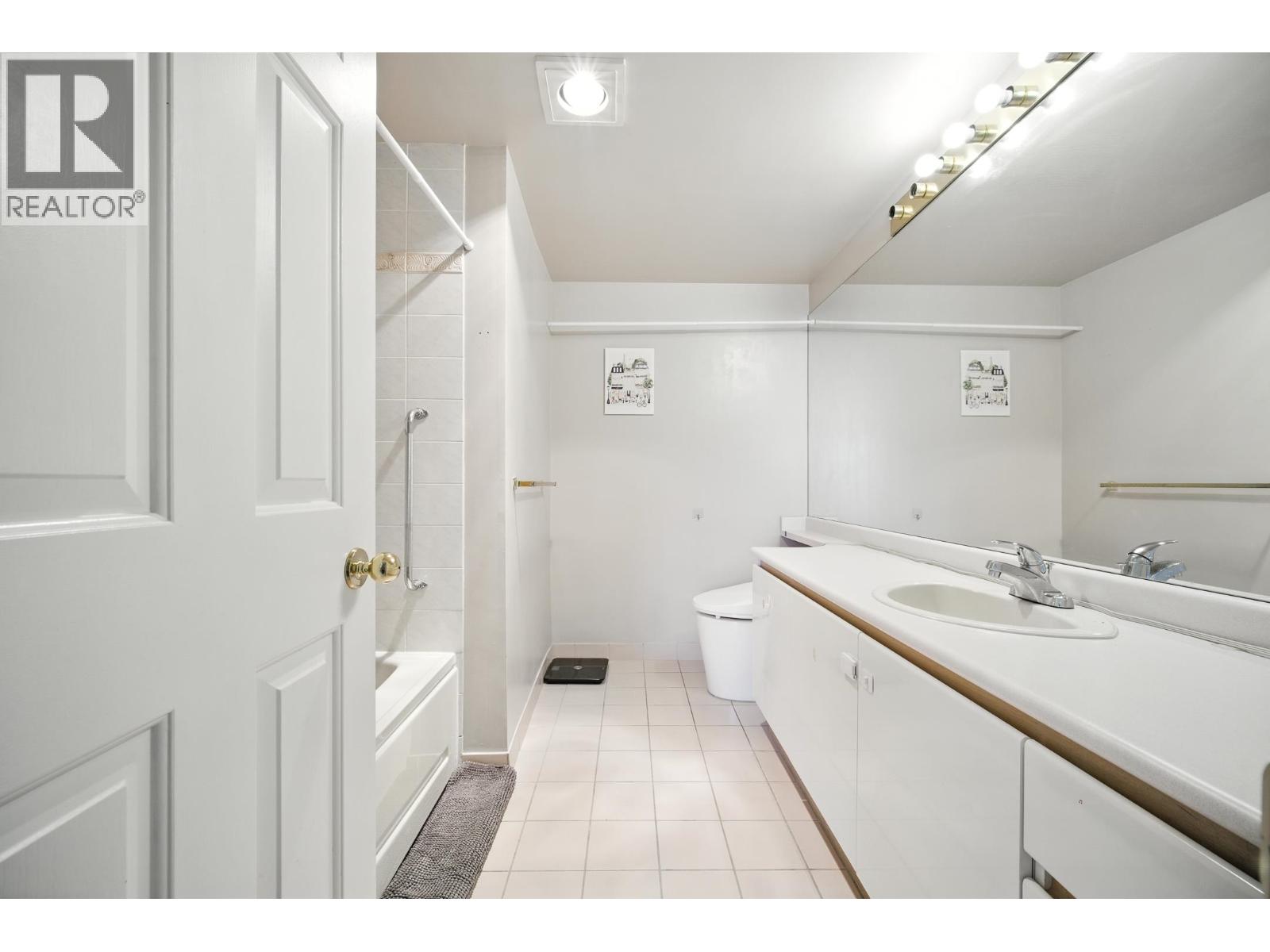 Photo 13 of 400 5967 Wilson Avenue, Burnaby BC