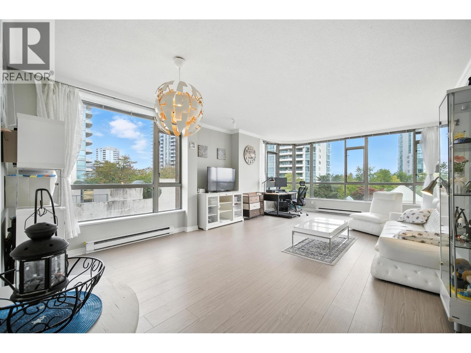 Photo 1 of 400 5967 Wilson Avenue, Burnaby BC