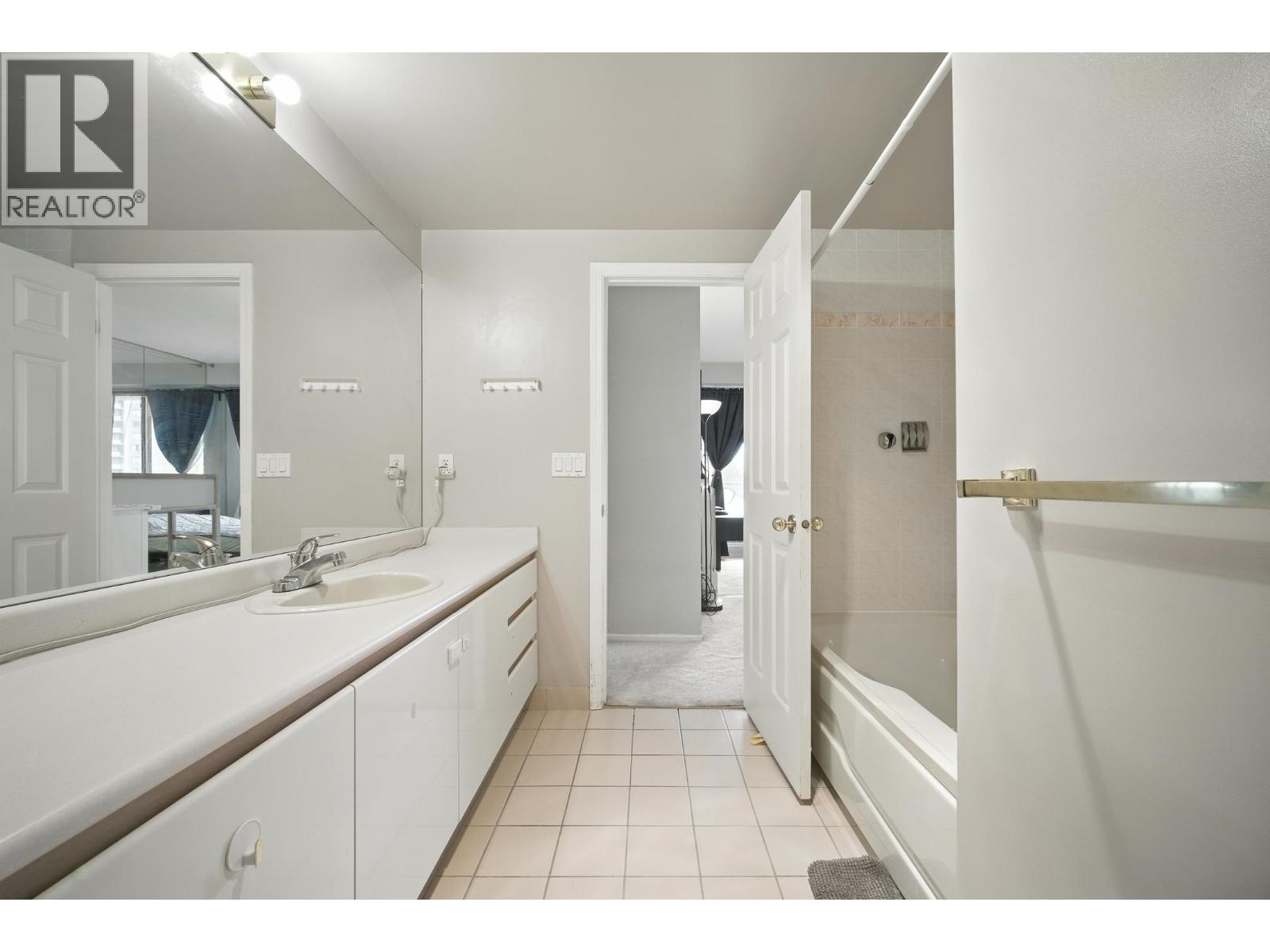 Photo 15 of 400 5967 Wilson Avenue, Burnaby BC