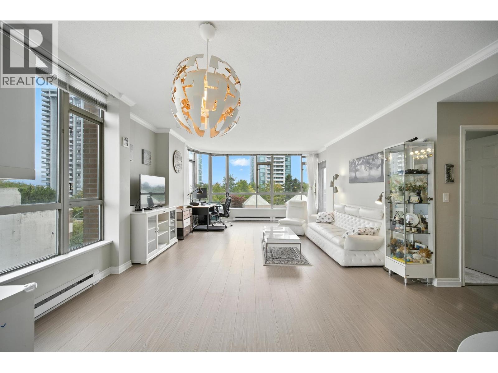 Photo 6 of 400 5967 Wilson Avenue, Burnaby BC