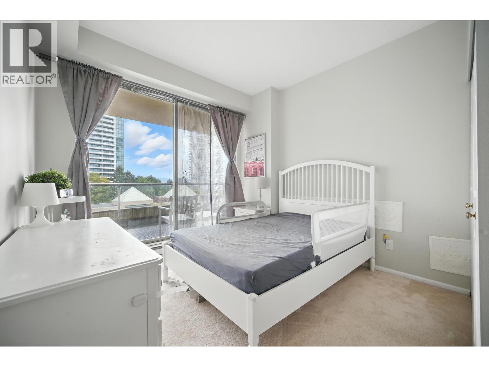 Photo 10 of 400 5967 Wilson Avenue, Burnaby BC
