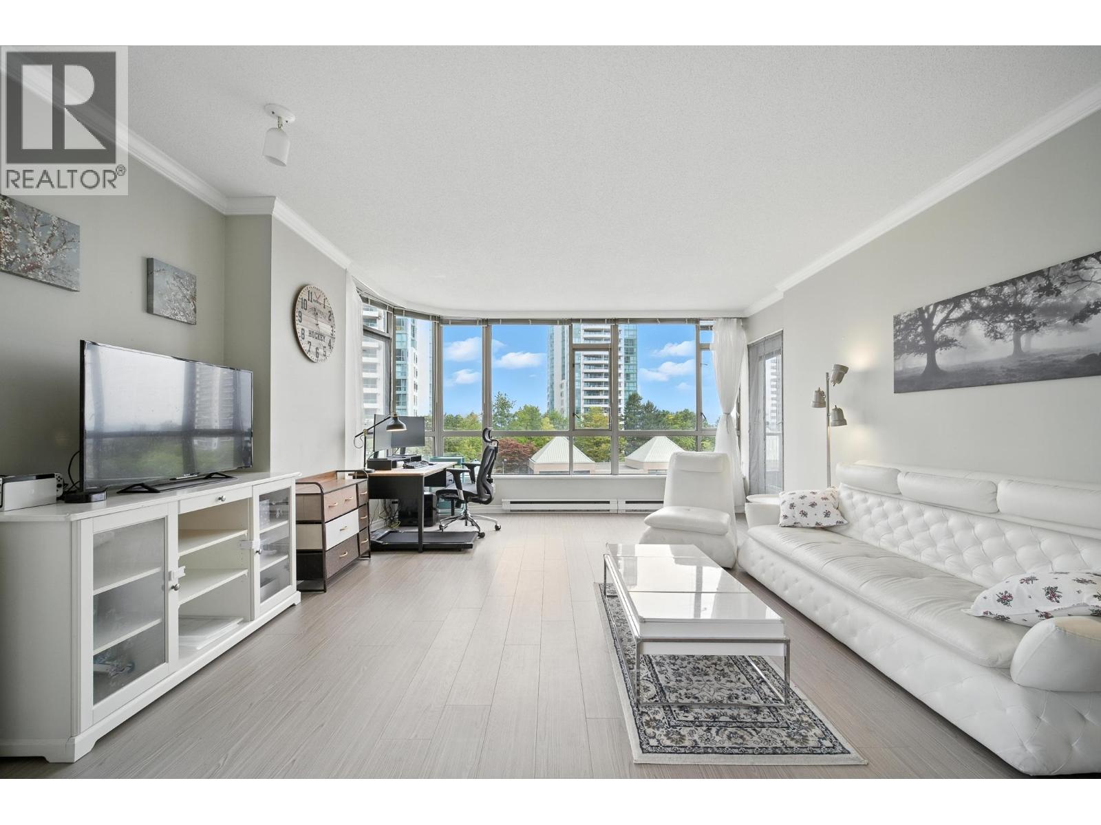 Photo 2 of 400 5967 Wilson Avenue, Burnaby BC