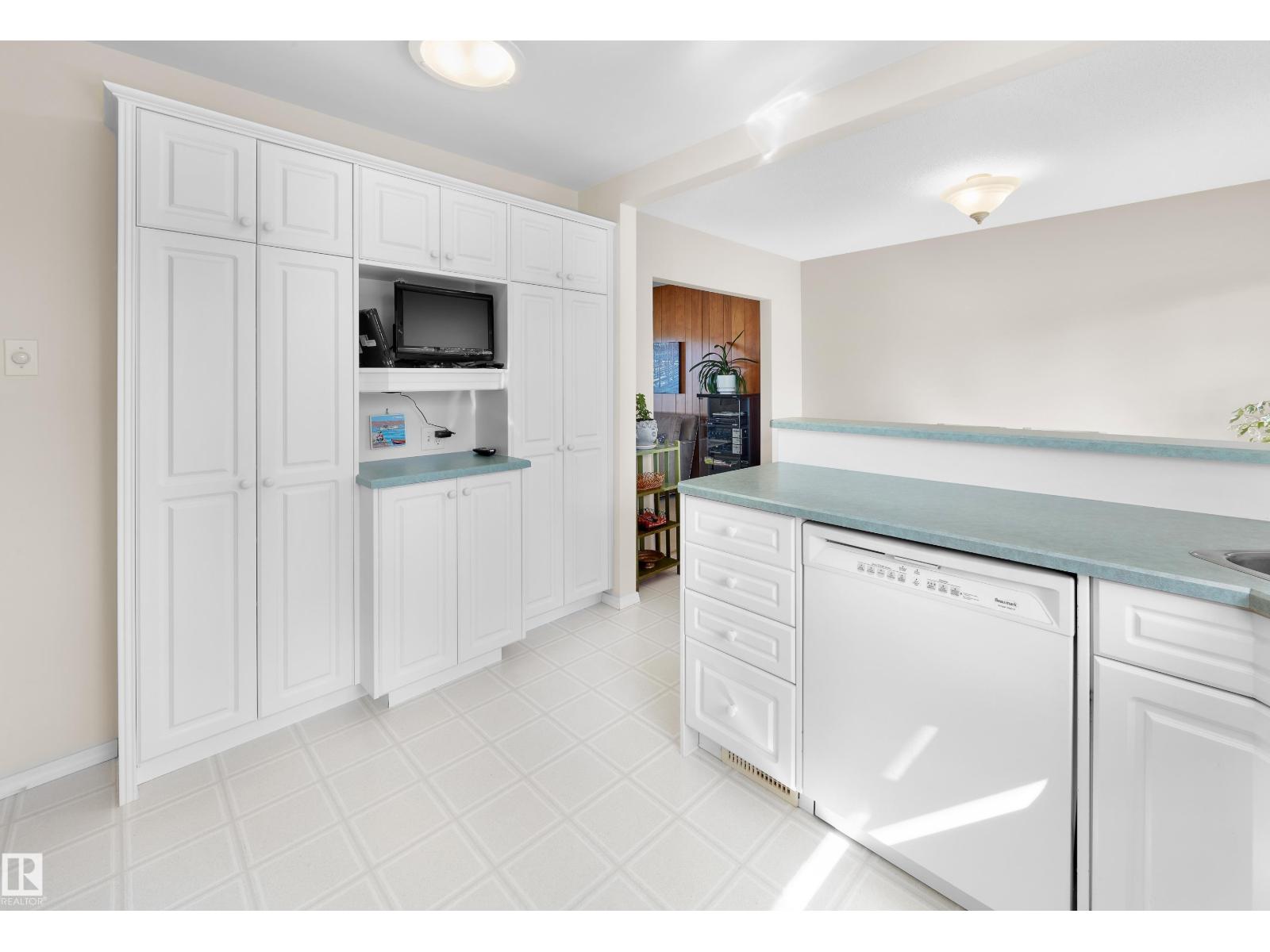 Photo 11 of 3523 113 B St Nw, Edmonton AB
