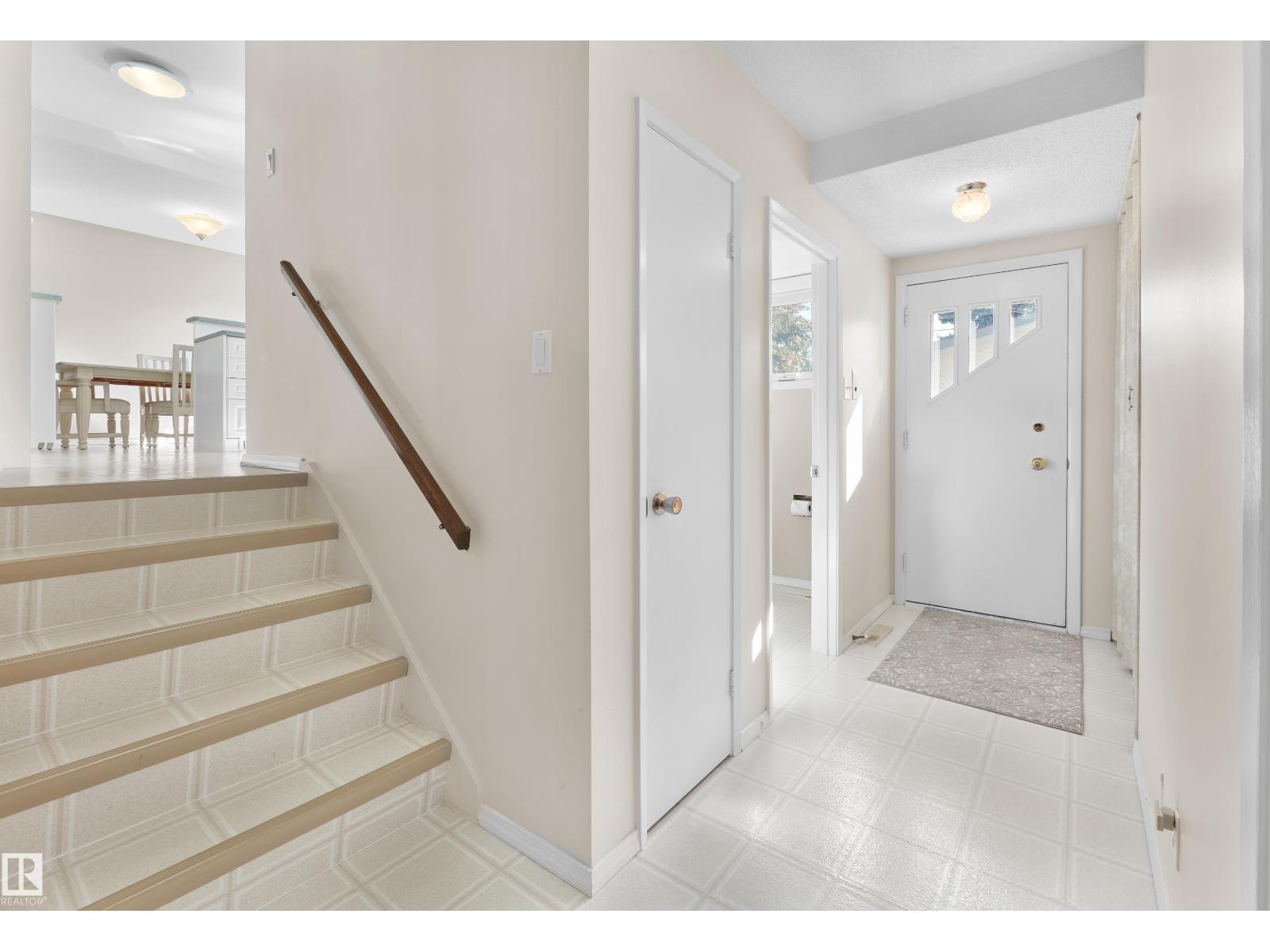 Photo 12 of 3523 113 B St Nw, Edmonton AB