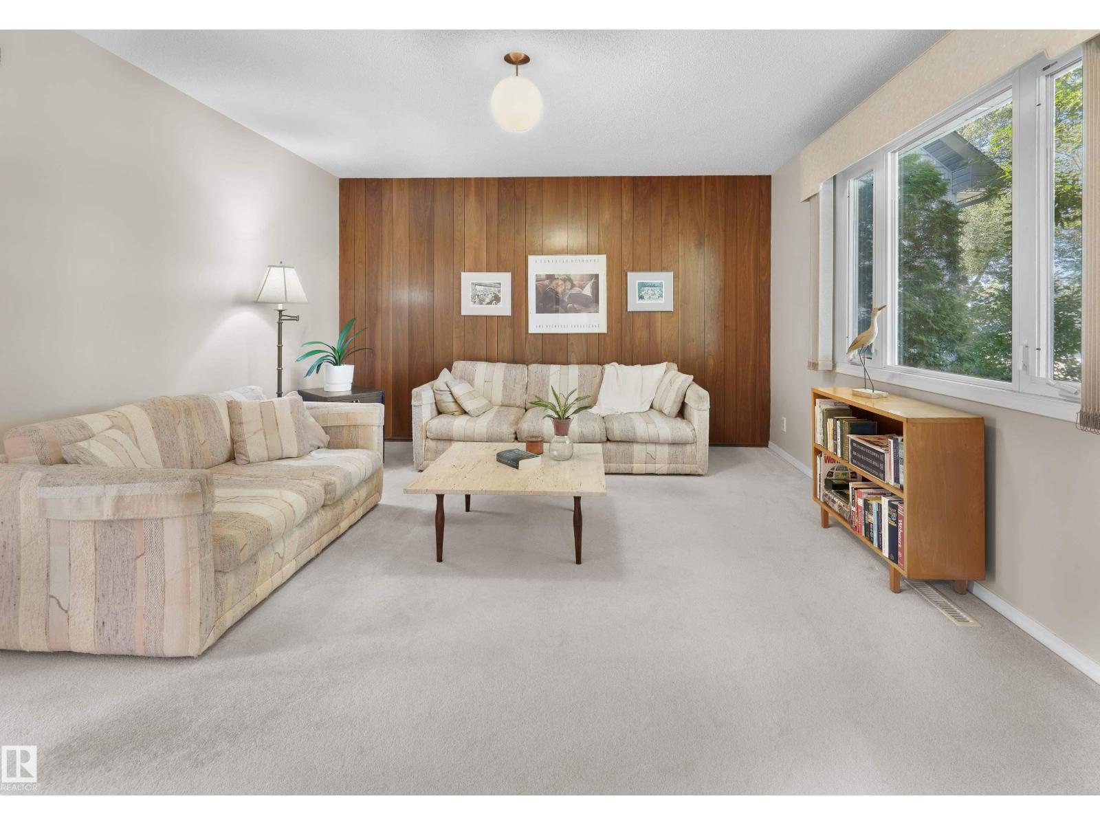 Photo 13 of 3523 113 B St Nw, Edmonton AB