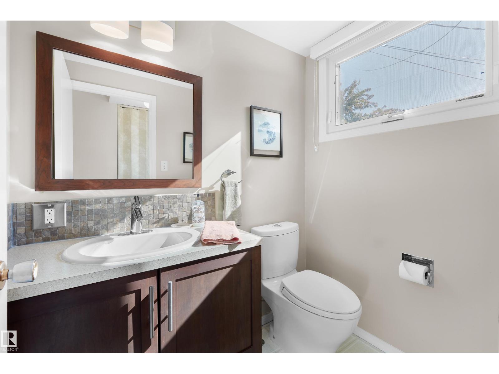 Photo 16 of 3523 113 B St Nw, Edmonton AB