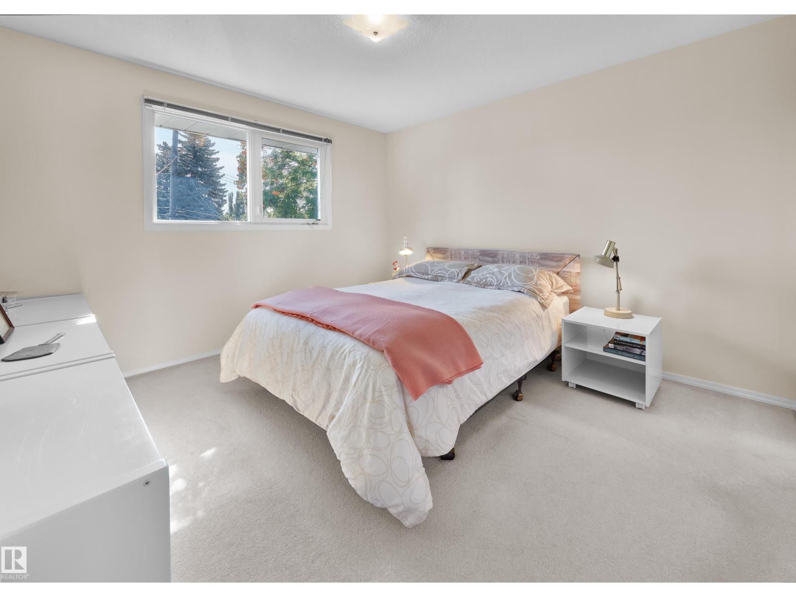 Photo 18 of 3523 113 B St Nw, Edmonton AB
