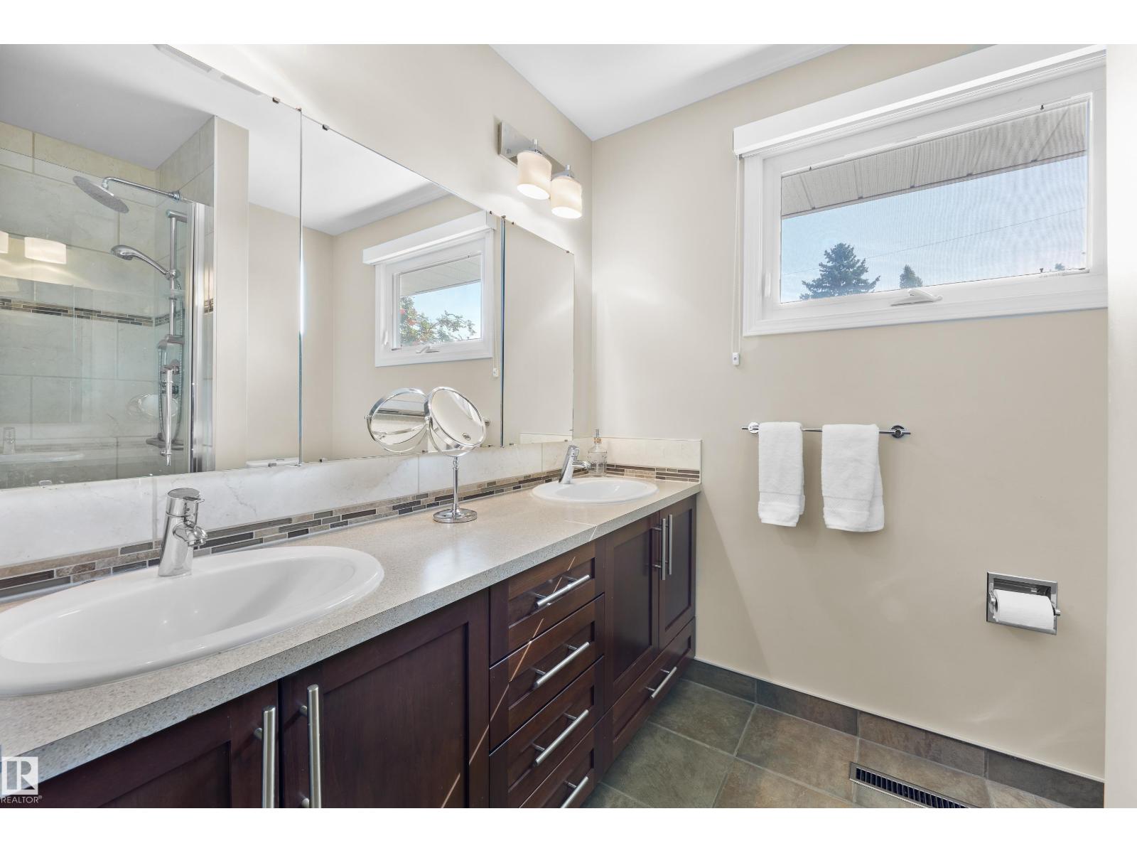 Photo 21 of 3523 113 B St Nw, Edmonton AB