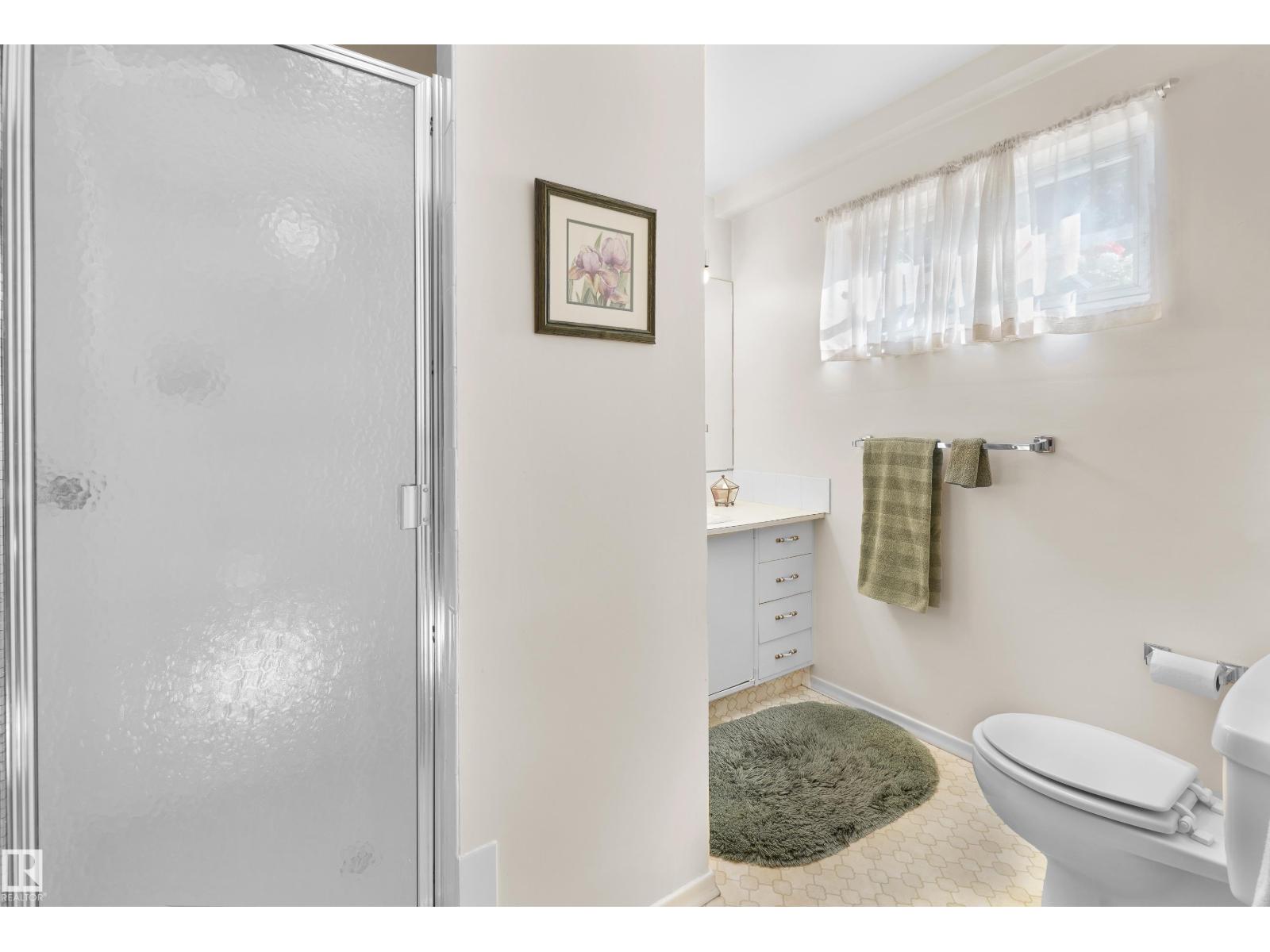 Photo 23 of 3523 113 B St Nw, Edmonton AB