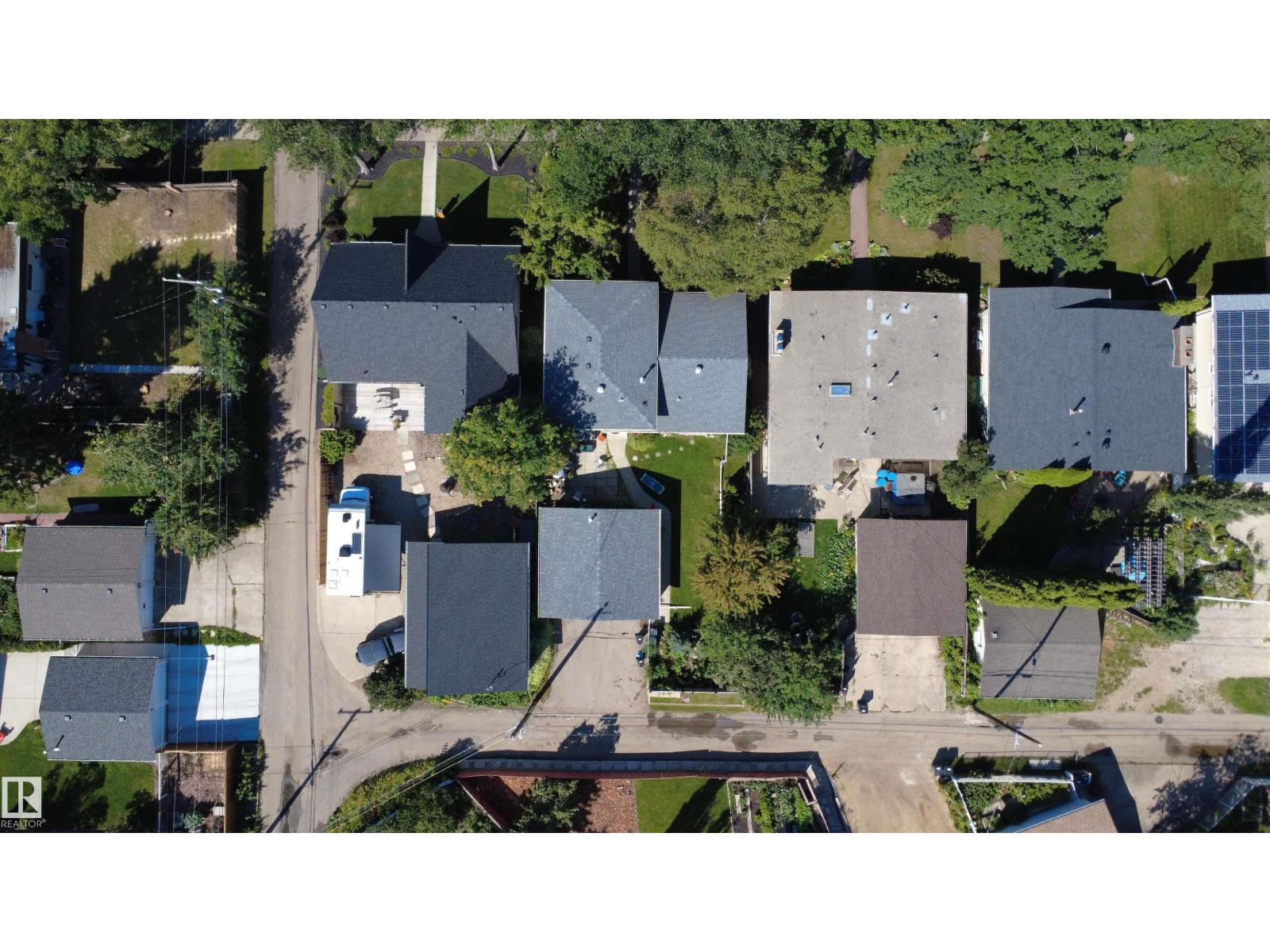 Photo 37 of 3523 113 B St Nw, Edmonton AB
