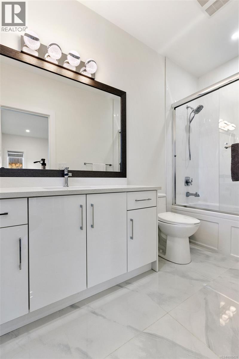 Photo 11 of 3174 Harriet Rd, Saanich BC