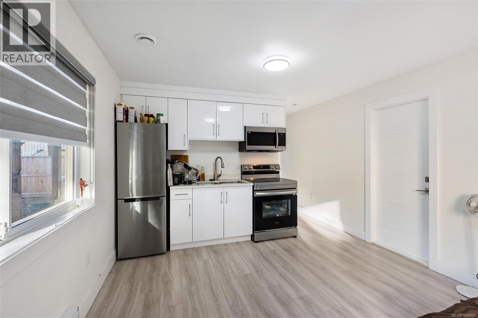 Photo 20 of 3174 Harriet Rd, Saanich BC