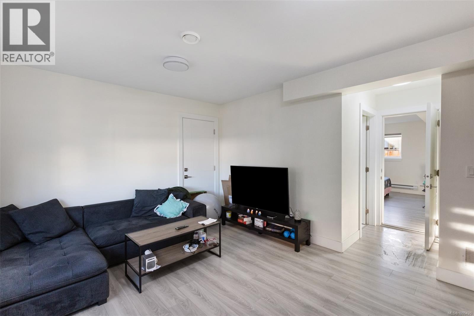 Photo 23 of 3174 Harriet Rd, Saanich BC