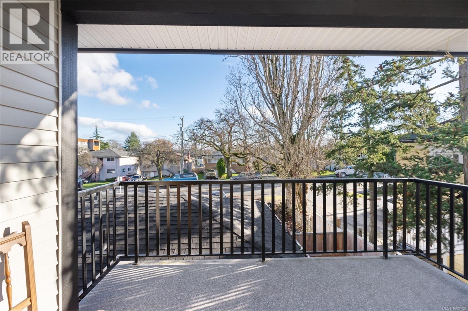 Photo 30 of 3174 Harriet Rd, Saanich BC