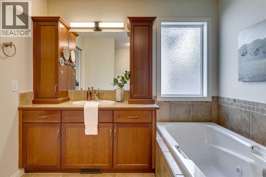 Photo 20 of 75 Cranridge Heights Se, Calgary AB