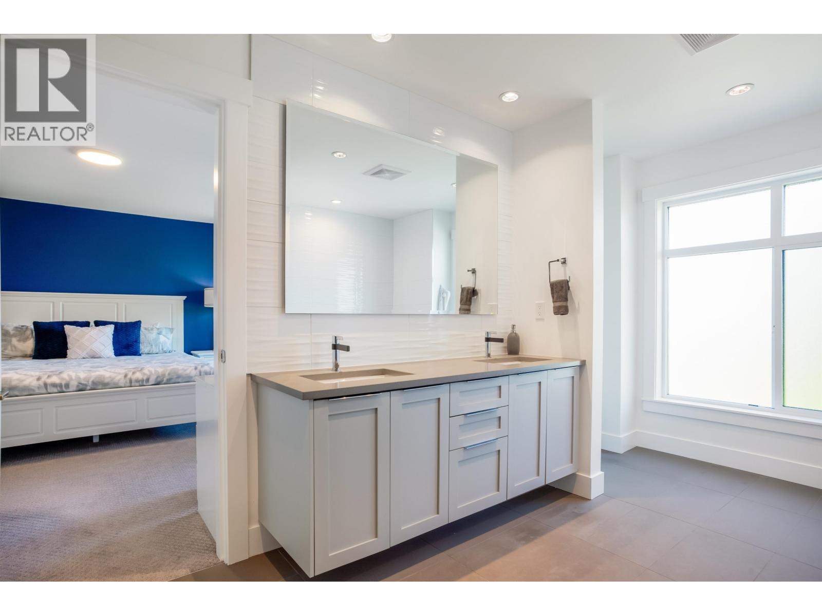 Photo 3 of 7 3535 Princeton Avenue, Coquitlam BC