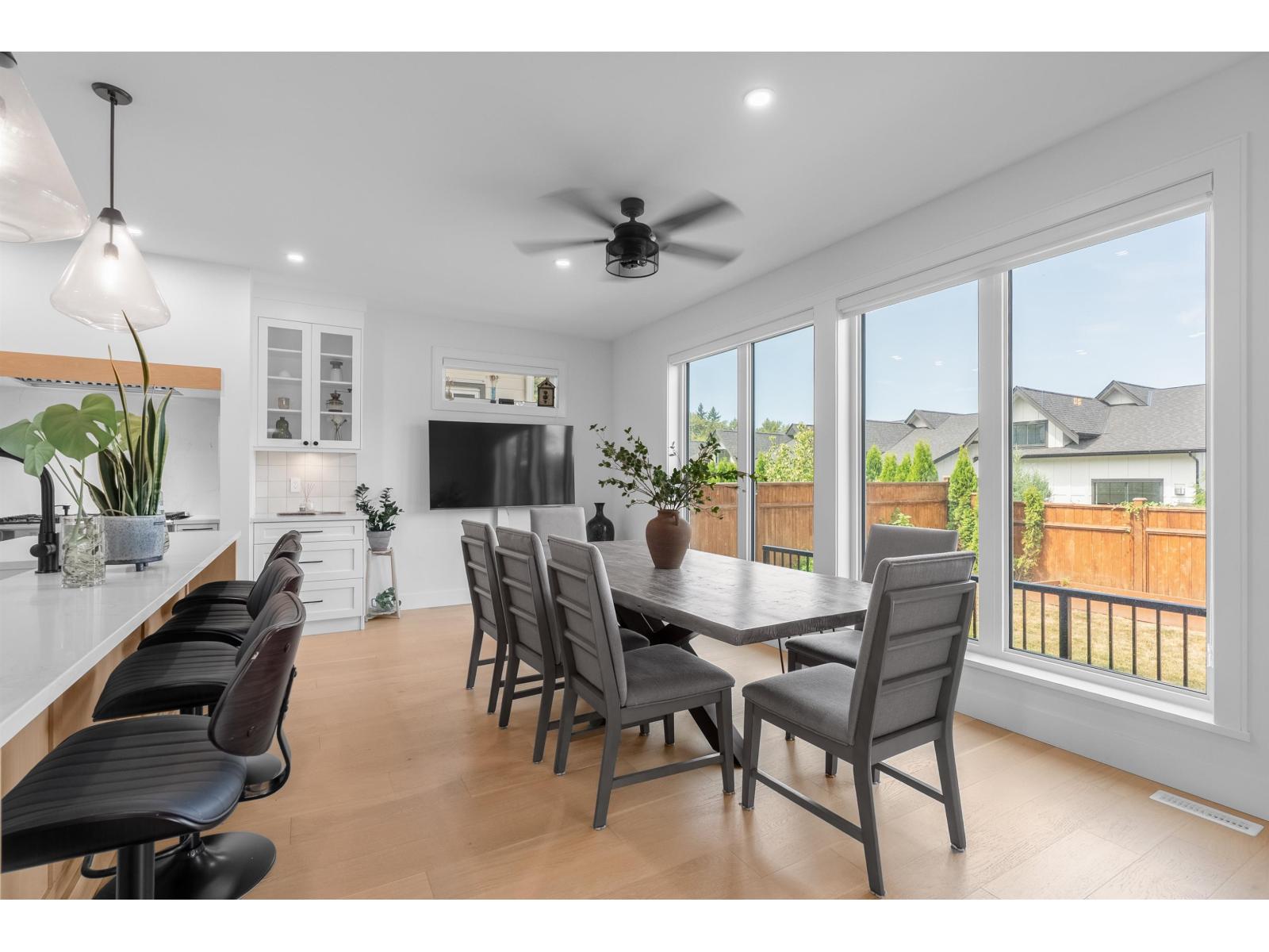 Photo 8 of 19689 78 B Avenue, Langley BC