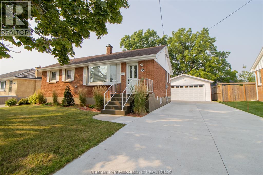 Photo 1 of 32 Simonton Drive, Chatham ON