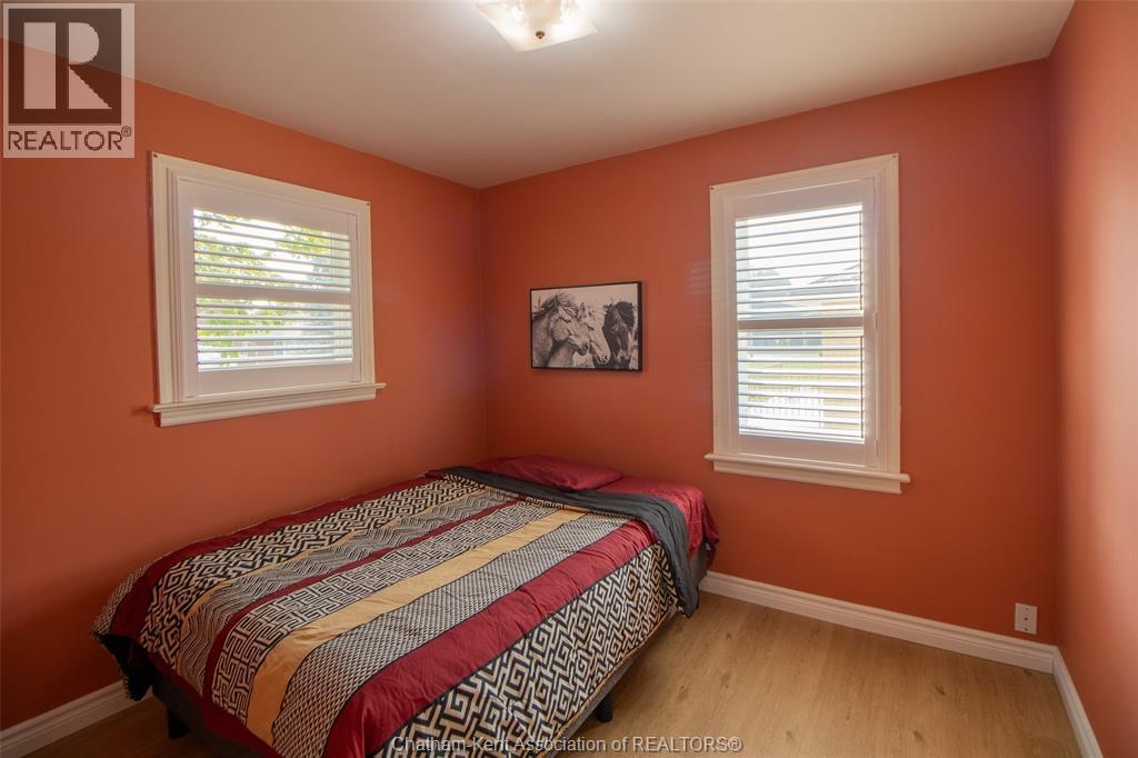 Photo 14 of 32 Simonton Drive, Chatham ON