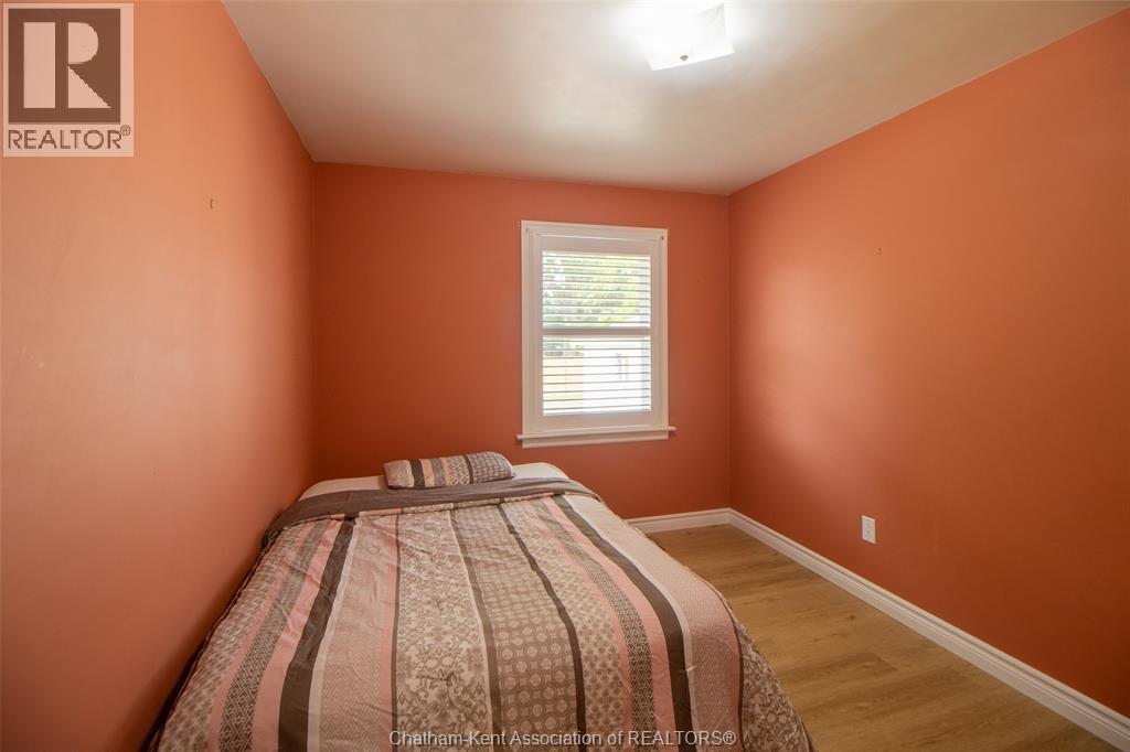 Photo 15 of 32 Simonton Drive, Chatham ON