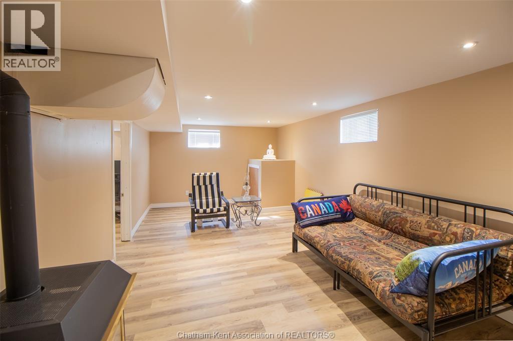 Photo 17 of 32 Simonton Drive, Chatham ON