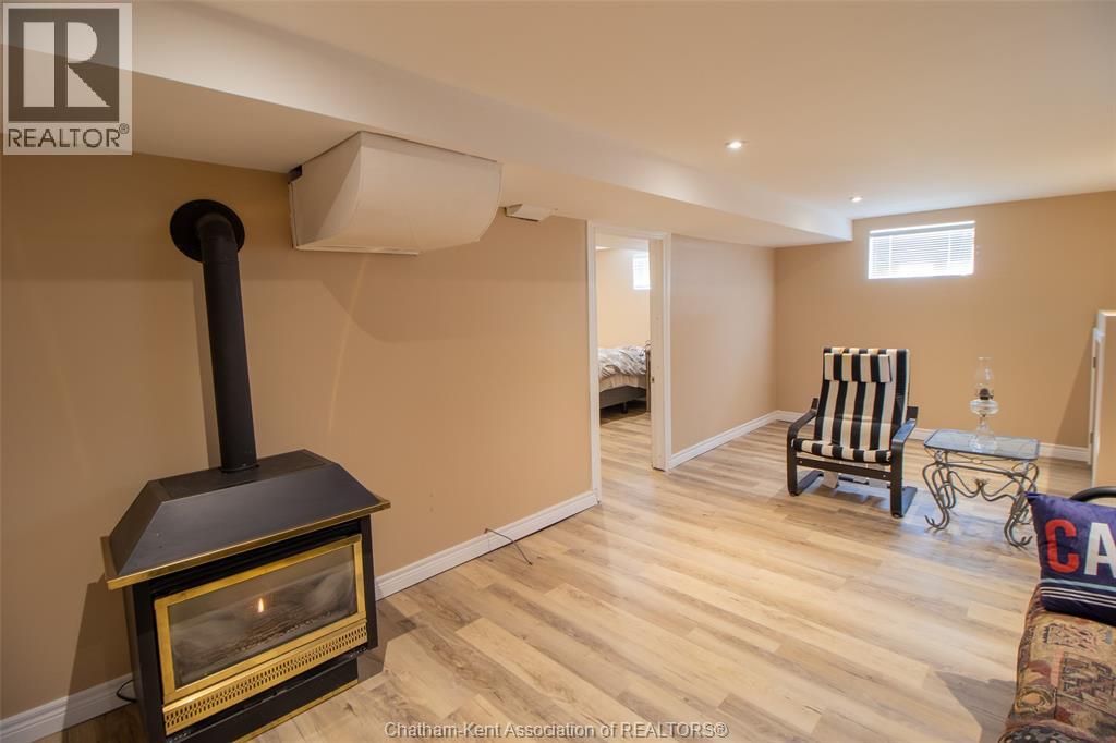 Photo 18 of 32 Simonton Drive, Chatham ON