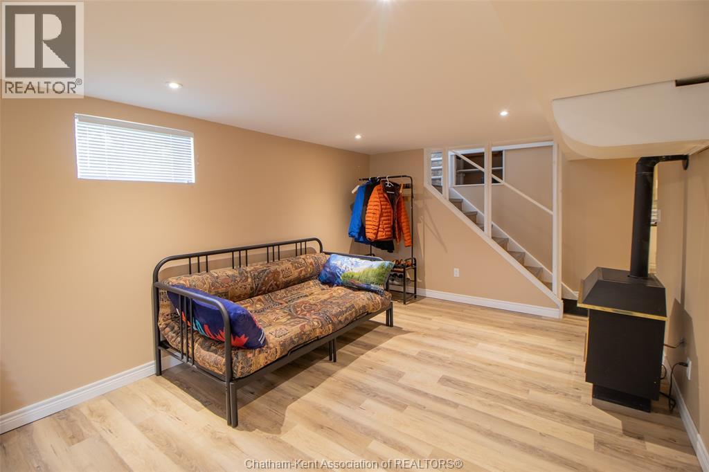 Photo 19 of 32 Simonton Drive, Chatham ON