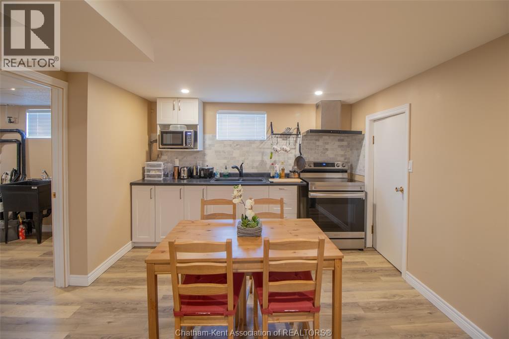 Photo 21 of 32 Simonton Drive, Chatham ON