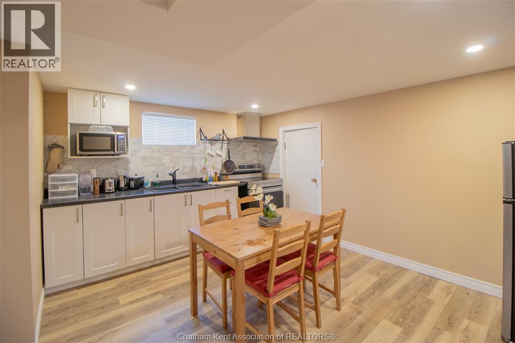 Photo 22 of 32 Simonton Drive, Chatham ON