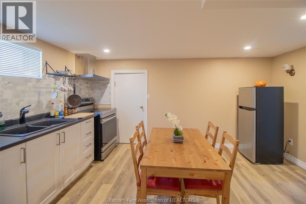 Photo 23 of 32 Simonton Drive, Chatham ON