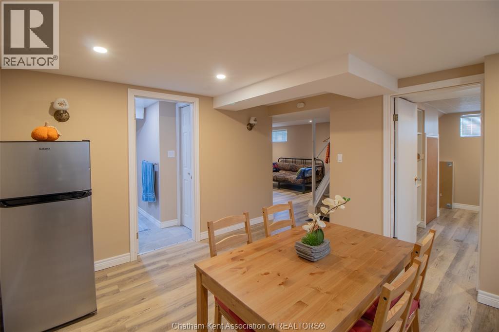 Photo 24 of 32 Simonton Drive, Chatham ON