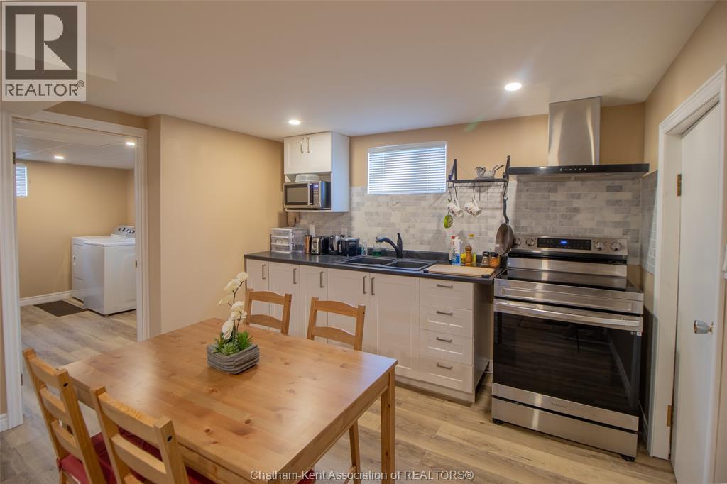Photo 25 of 32 Simonton Drive, Chatham ON