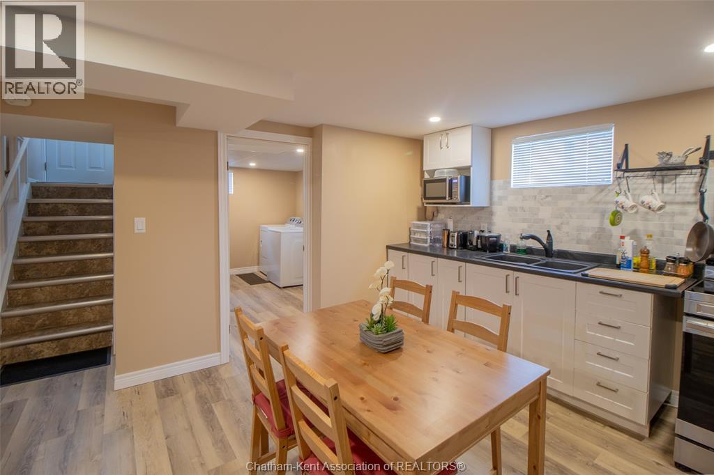 Photo 26 of 32 Simonton Drive, Chatham ON