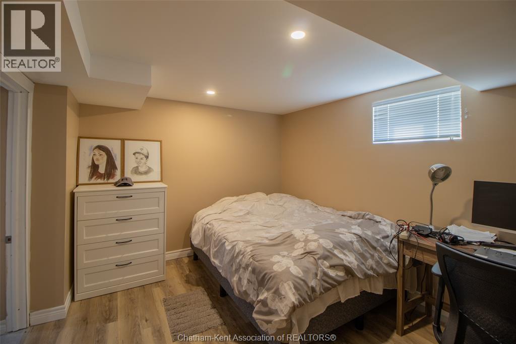 Photo 27 of 32 Simonton Drive, Chatham ON