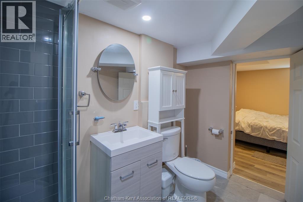 Photo 30 of 32 Simonton Drive, Chatham ON