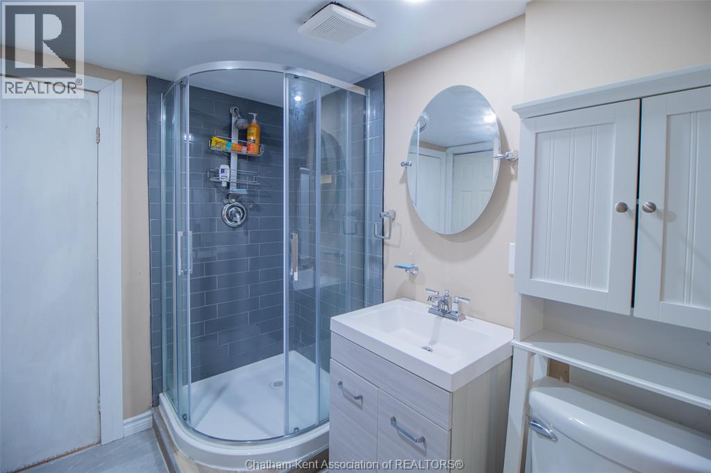 Photo 31 of 32 Simonton Drive, Chatham ON