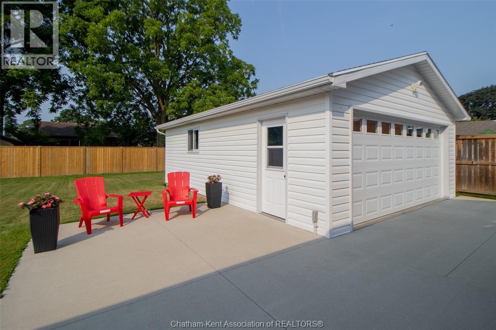 Photo 33 of 32 Simonton Drive, Chatham ON