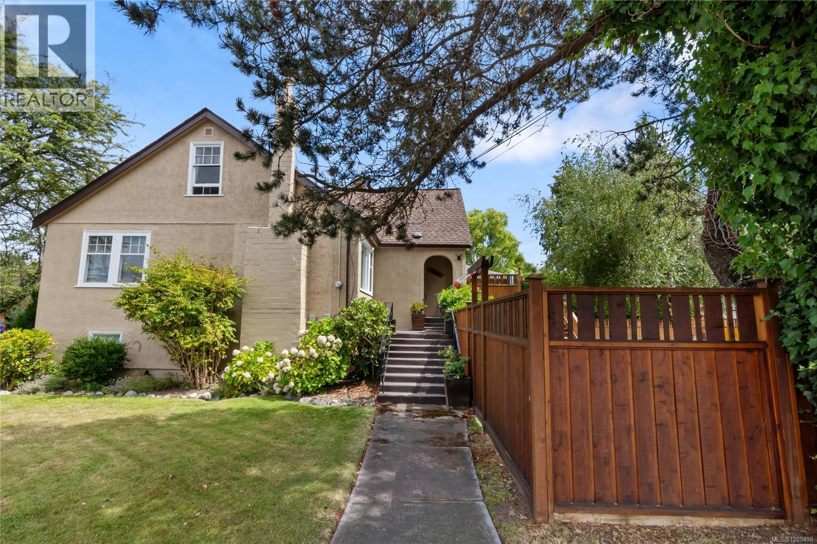  2761 Foul Bay Road, Oak Bay