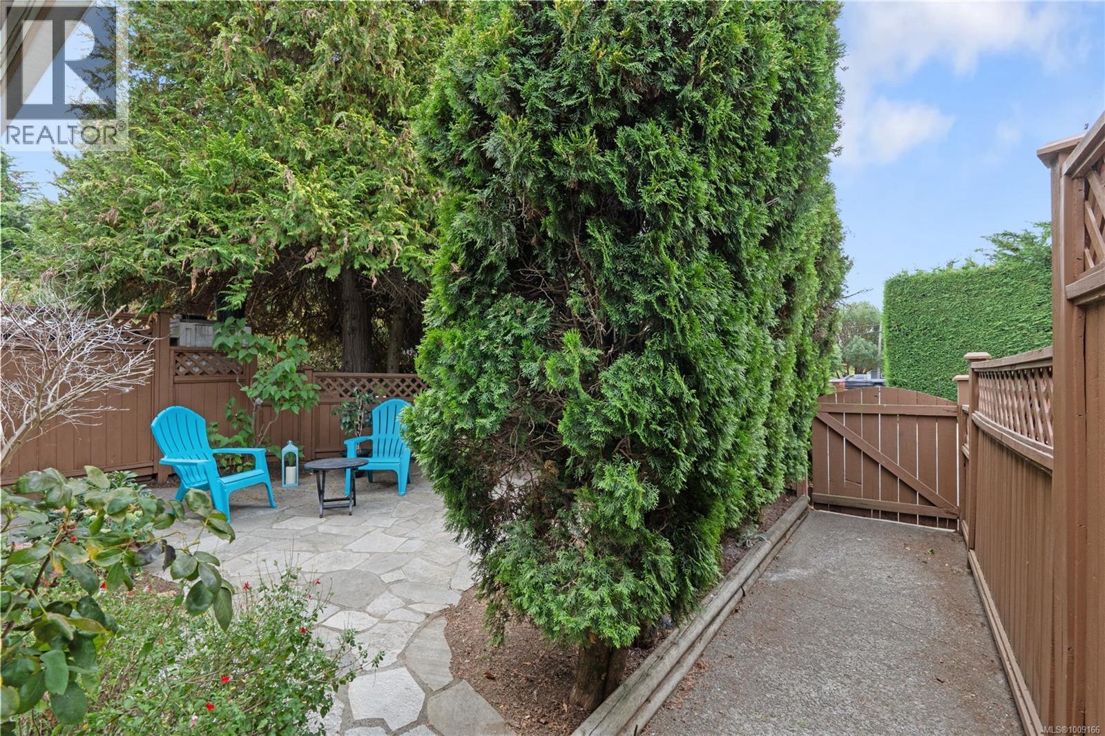 Photo 9 of 3 974 Dunford Ave, Langford BC