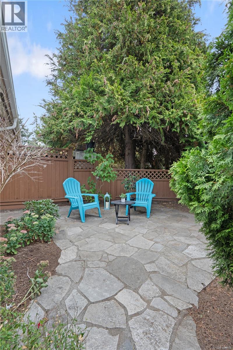 Photo 6 of 3 974 Dunford Ave, Langford BC
