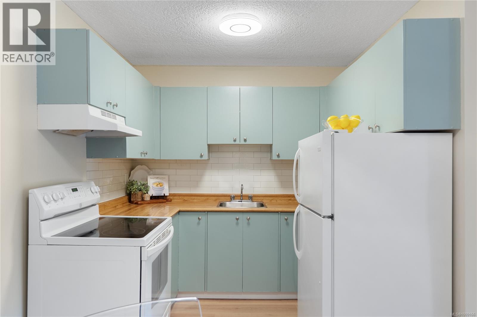 Photo 16 of 3 974 Dunford Ave, Langford BC