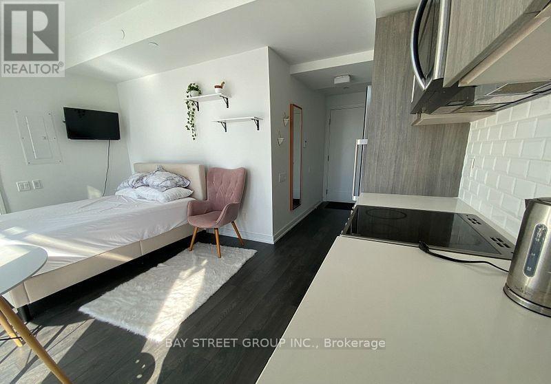 Photo 4 of 2601 28 Wellesley Street E, Toronto ON