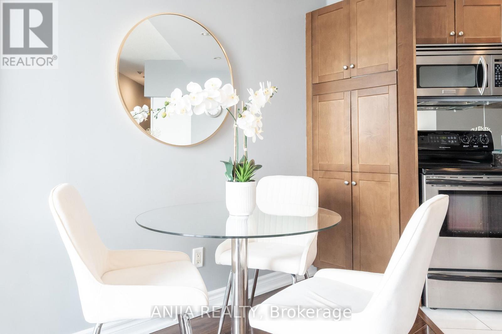 Photo 17 of 3411 8 York Street, Toronto ON