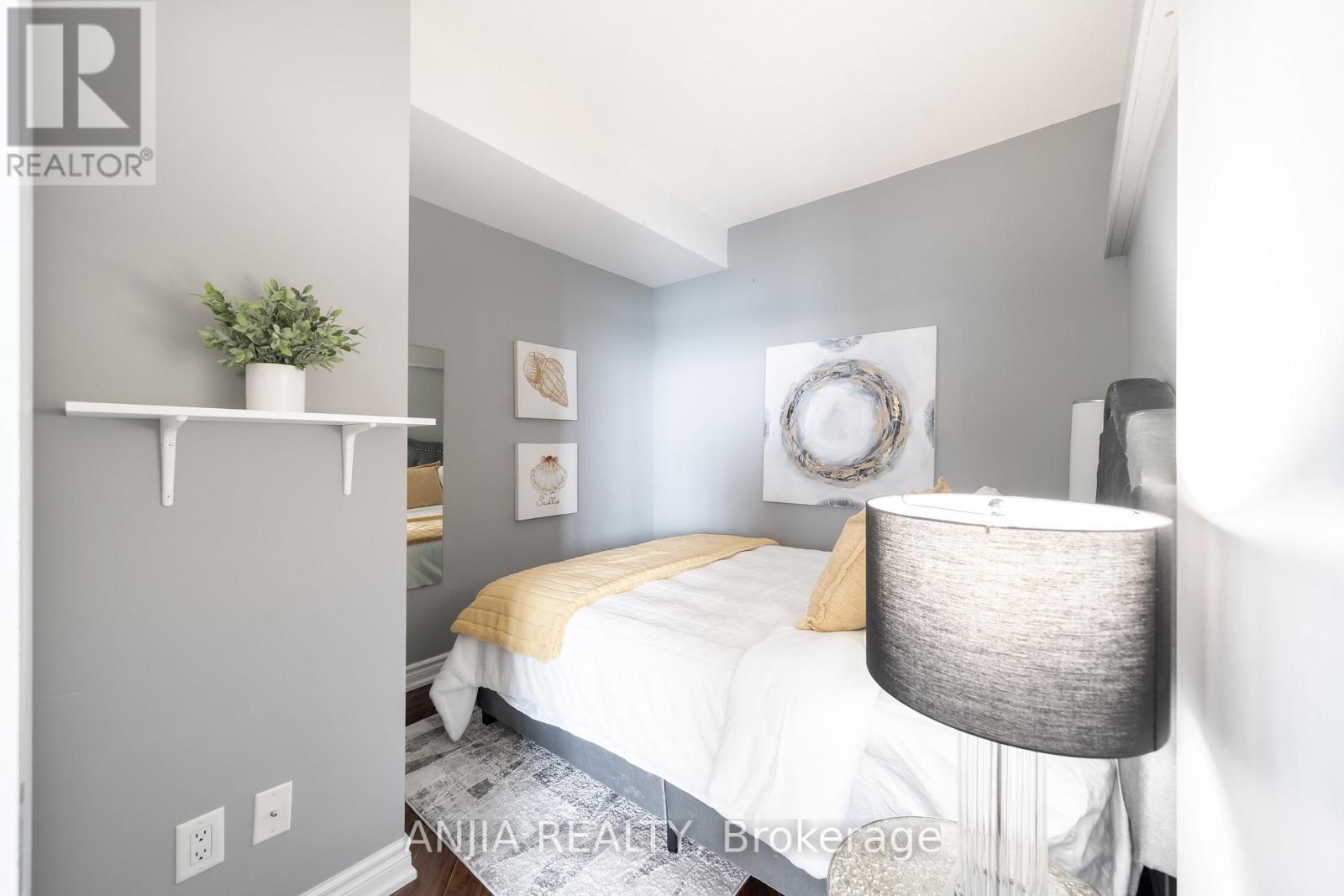 Photo 2 of 3411 8 York Street, Toronto ON