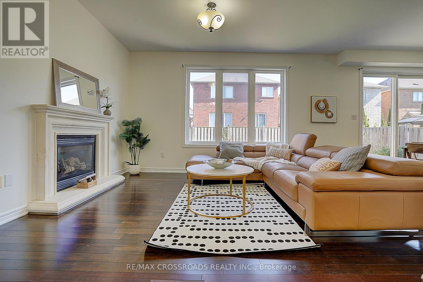 Photo 12 of 106 Milos Road, Richmond Hill ON