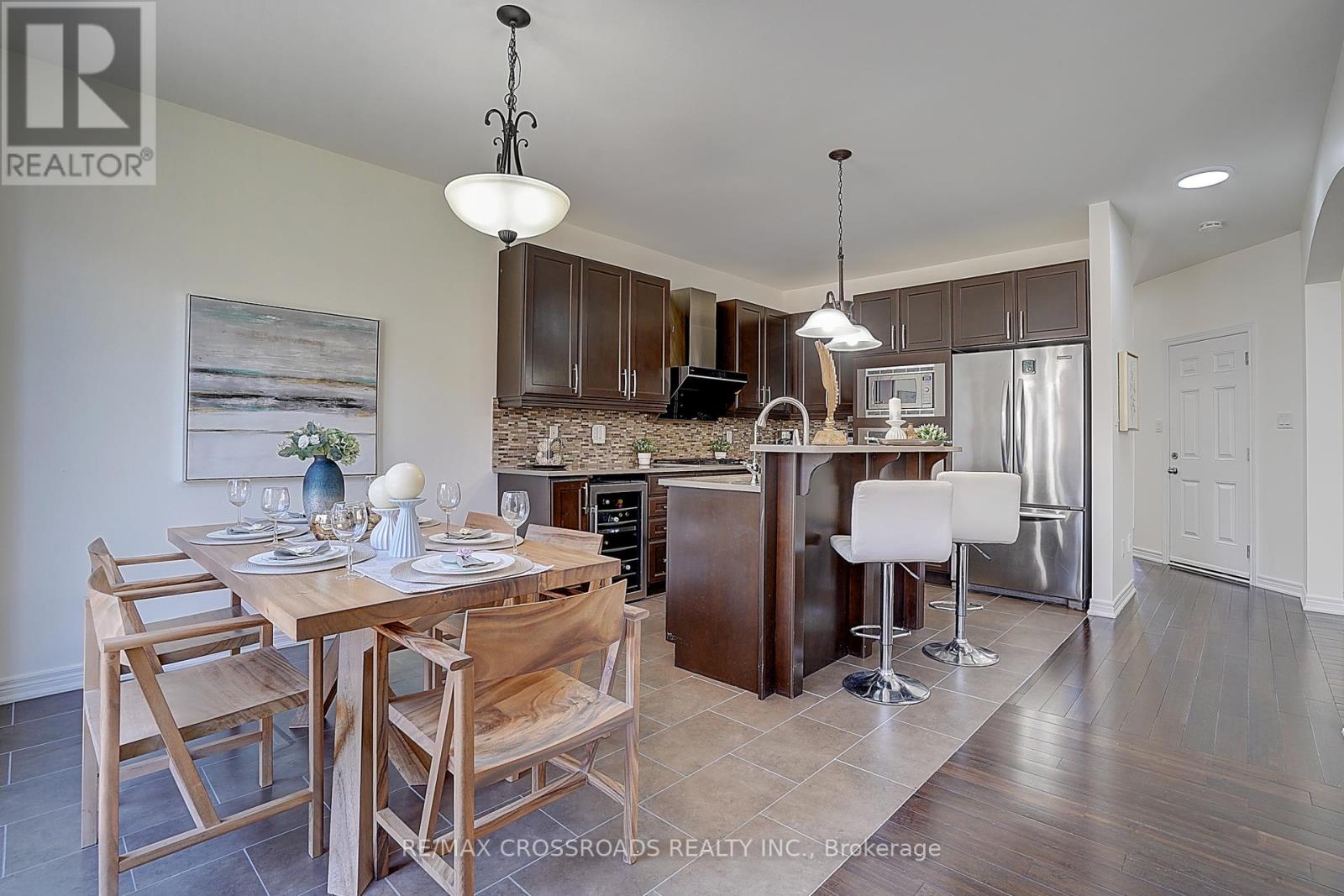 Photo 33 of 106 Milos Road, Richmond Hill ON