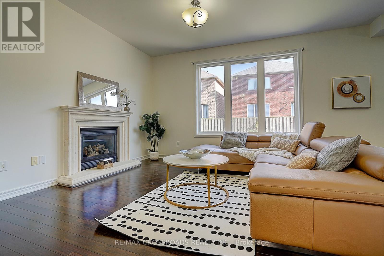 Photo 3 of 106 Milos Road, Richmond Hill ON