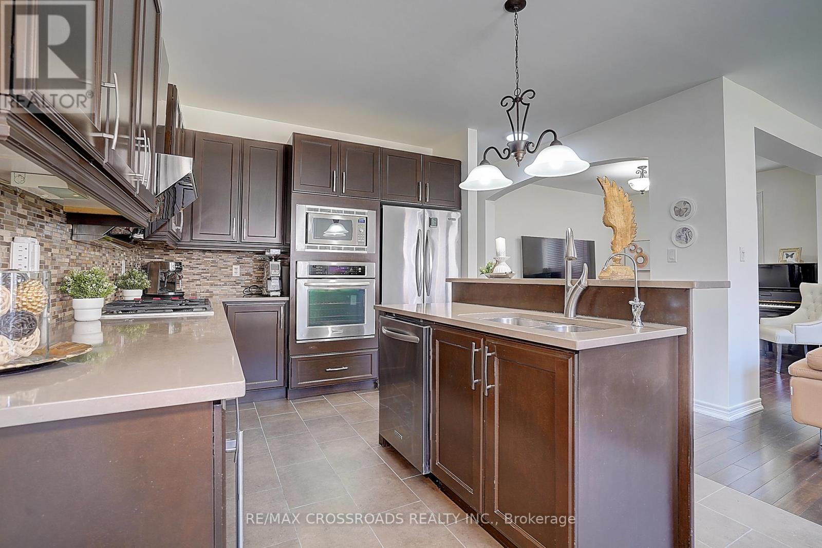 Photo 31 of 106 Milos Road, Richmond Hill ON