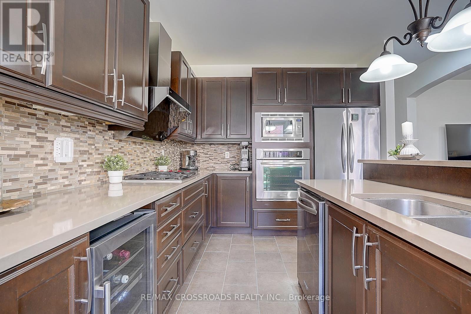 Photo 10 of 106 Milos Road, Richmond Hill ON