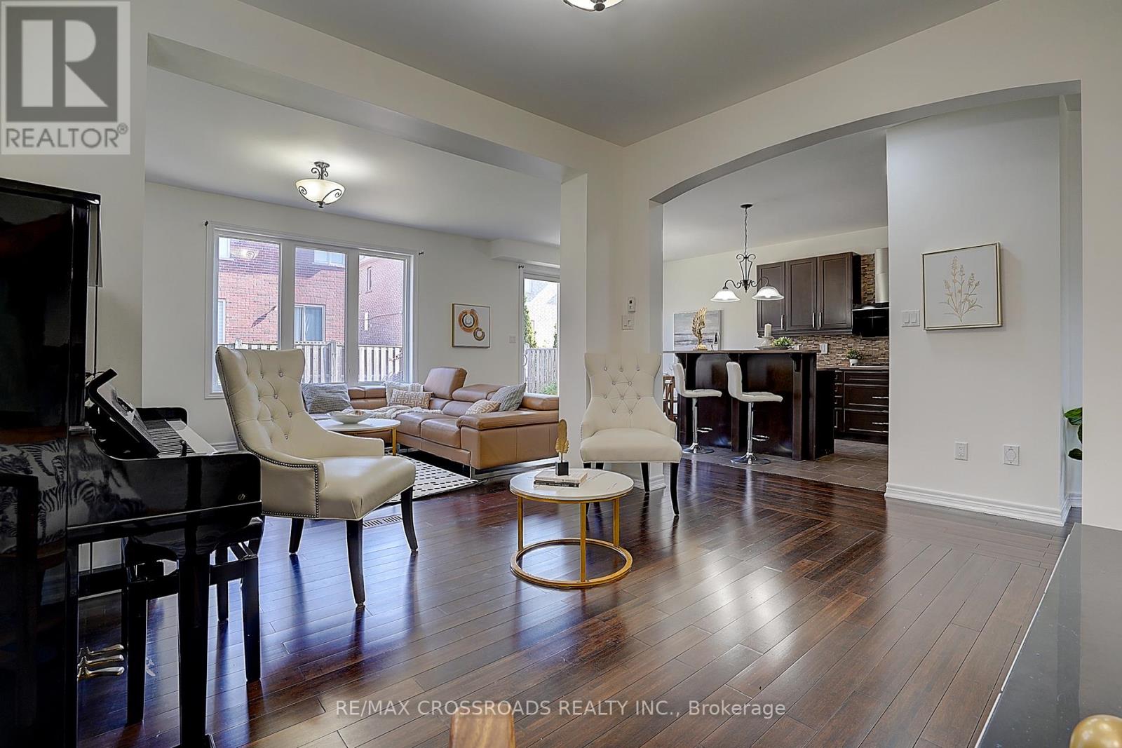 Photo 32 of 106 Milos Road, Richmond Hill ON